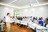 華理商學院召開專業(yè)學位中心專業(yè)方向模塊課程建設(shè)專家論證會