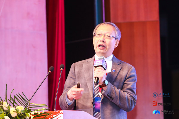 新商科 新領(lǐng)袖 新征程——西安交通大學管理學院院長馮耕中受邀參加第十三屆中國MBA聯(lián)盟領(lǐng)袖年會暨商學院高峰論壇  