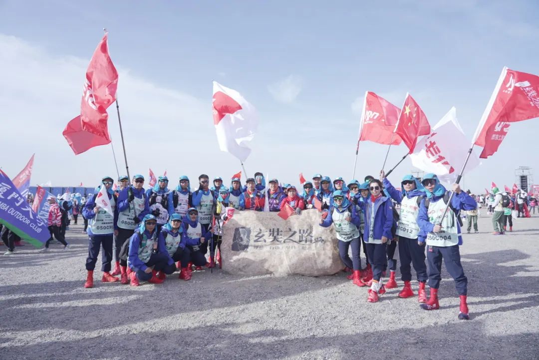 沙塵定英勇未凋，烽煙盡雄獅凱旋 | 法國里昂戈18里昂隊載譽歸來