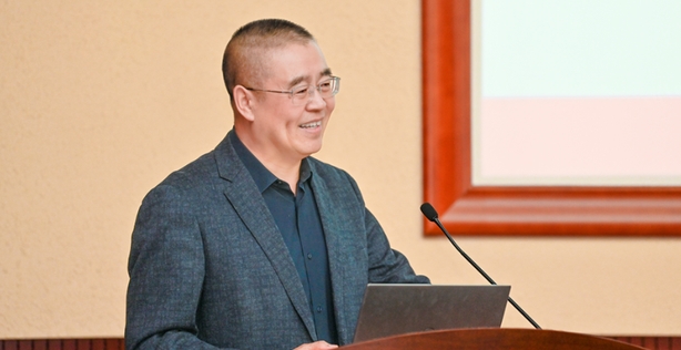 中央民族大學(xué)管理學(xué)院李曦輝教授應(yīng)邀出席第22屆全國區(qū)域經(jīng)濟(jì)學(xué)學(xué)科建設(shè)年會(huì)并作主旨報(bào)告
