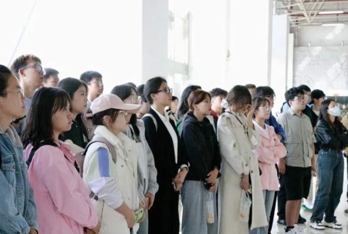 中央民族大學管理學院師生赴長安汽車集團參訪交流