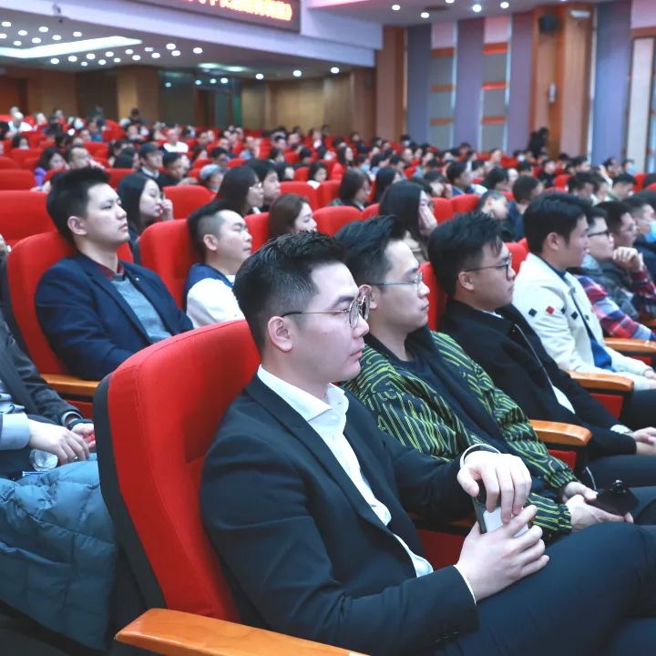 暨南大學管理學院華商管理論壇“展望2024：經濟的新平衡與中長期結構調整” 圓滿舉行！