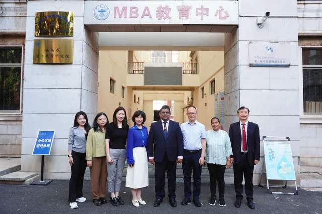 科倫坡大學代表團一行到訪云大工商管理與旅游管理學院