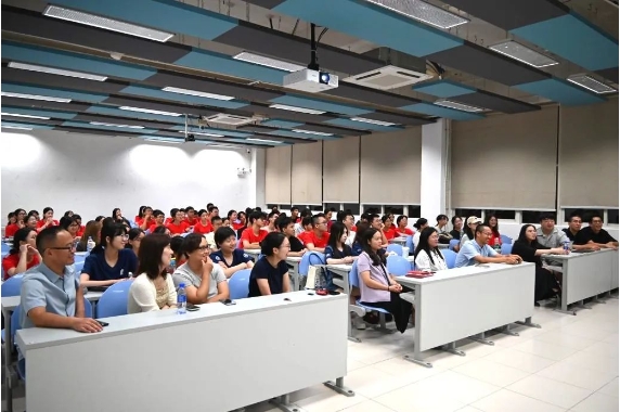 專業(yè)引航促成長！北京師范大學灣區(qū)國際商學院2024級新生見面會暨專業(yè)介紹會順利舉行