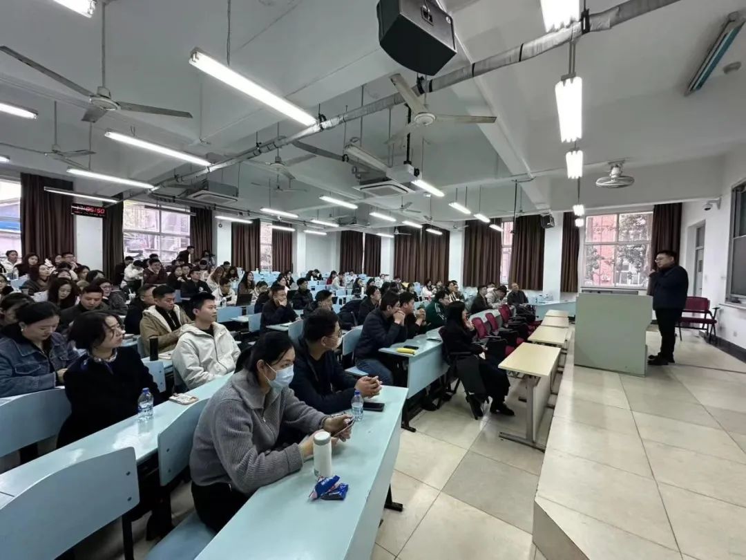上海大學(xué)MBA講座回顧 | AI引領(lǐng)技術(shù)革新，談?wù)劻奶鞕C(jī)器人、ChatGPT和DeepSeek