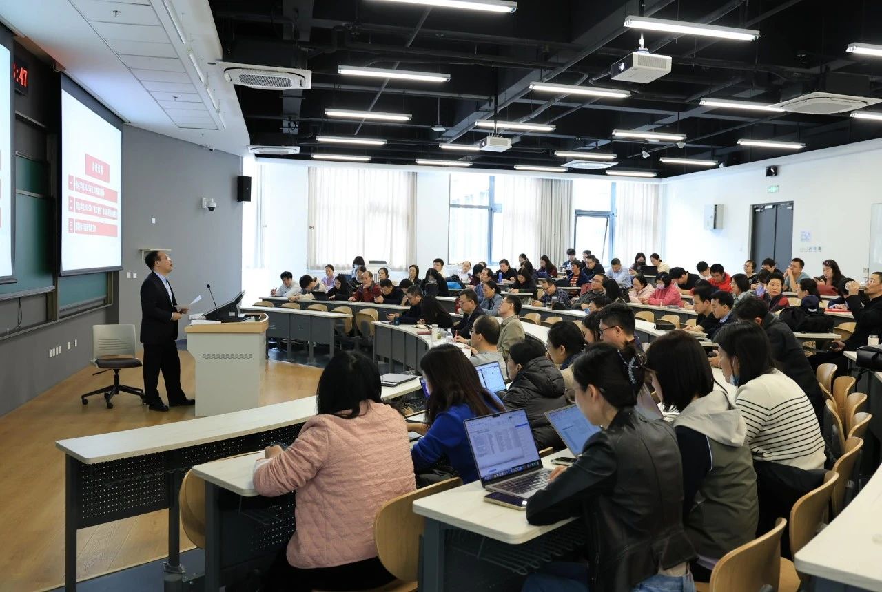 北京信息科技大學(xué)商學(xué)院召開2025年工作部署會