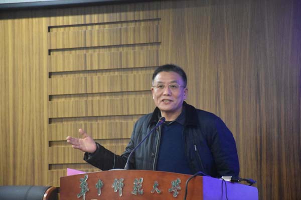 鄧宏乾院長致歡迎詞、做論壇點評.jpg