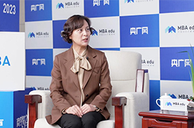 商學(xué)院之聲丨專訪西南民族大學(xué)商學(xué)院院長袁蘊教授：傳統(tǒng)與創(chuàng)新并行，區(qū)域與經(jīng)濟并進